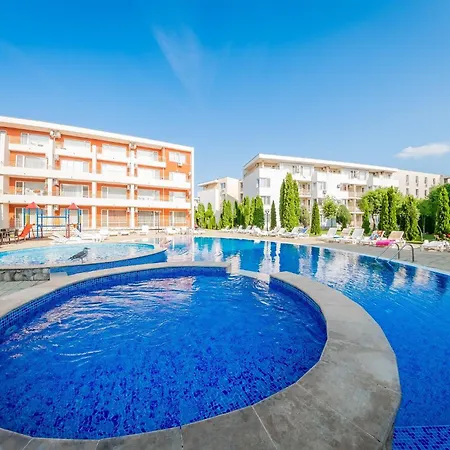 - Sleeps 6 Pet Friendly & 6 Pools Apartamento