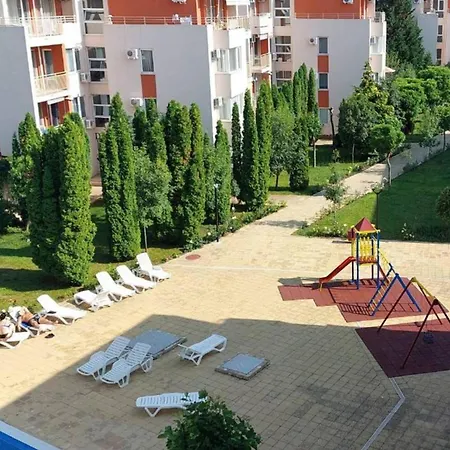 - Sleeps 6 Pet Friendly & 6 Pools Apartamento