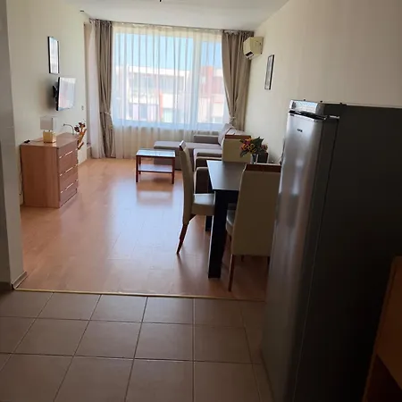 - Sleeps 6 Pet Friendly & 6 Pools Apartamento Sunny Beach